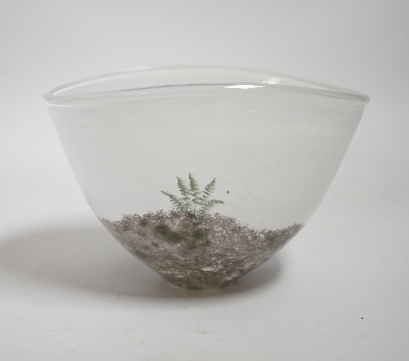 A Kosta Boda Ilugmou glass vase, 9cm